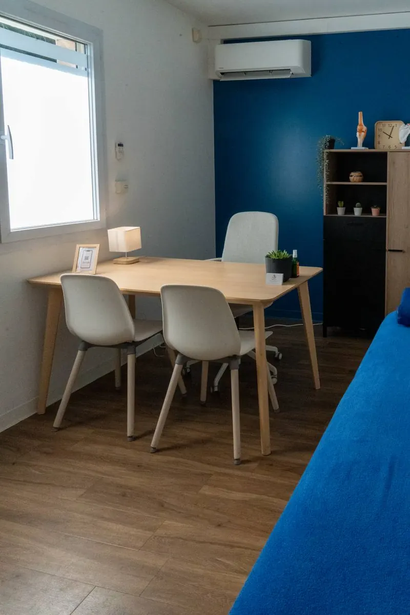 bureau de consultation du cabinet ostéopathie Feyzin